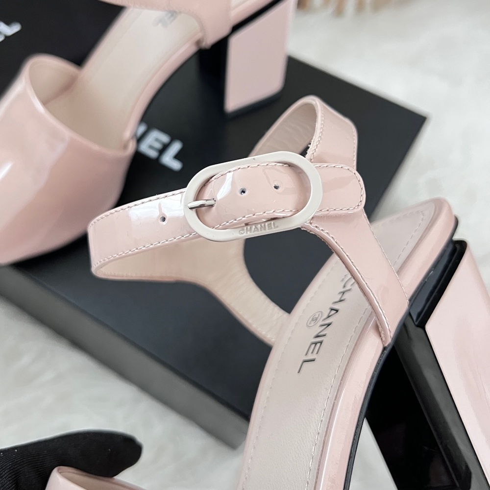 Auth Chanel Patent Leather CC Logo Beige Sandals - Size 37.5 - Picture 9 of 10